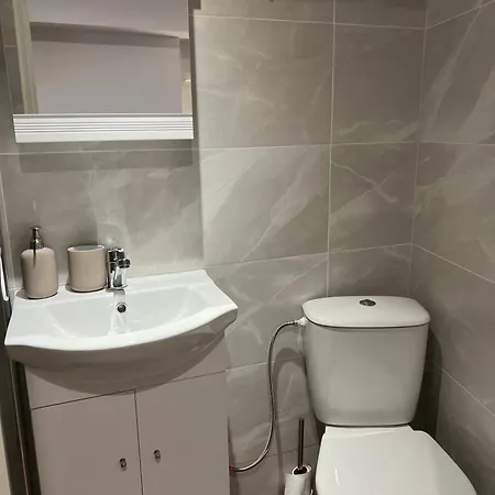 Cozy With Private Entrance In The Center Tallin